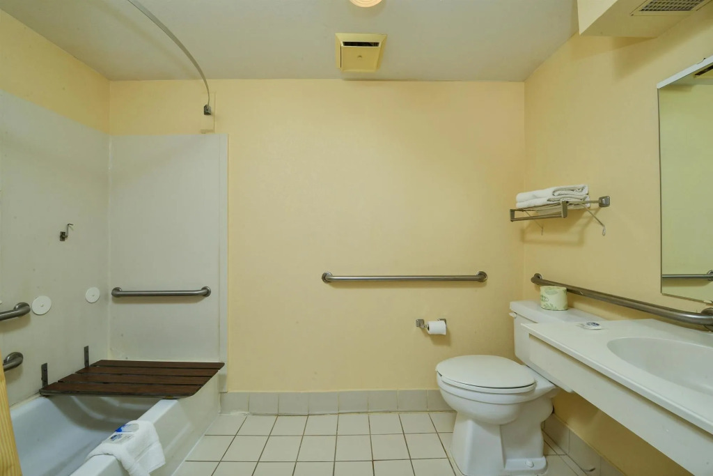 American Inn Evansville East