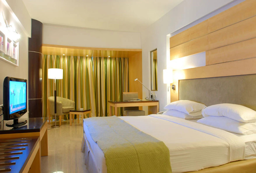 Peninsula Grand