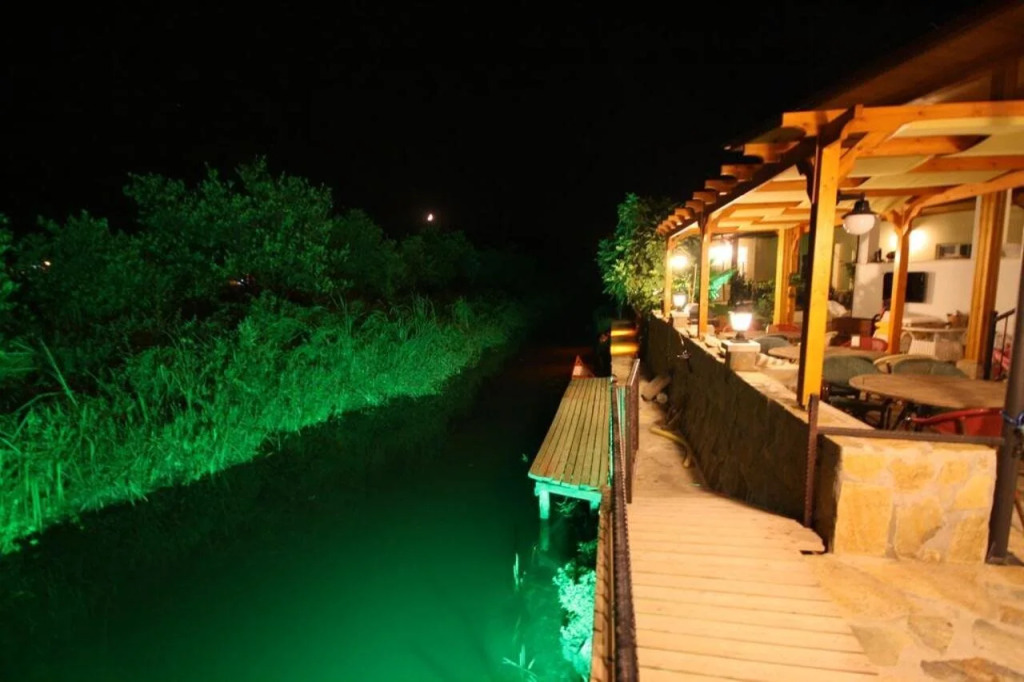 Three Palms Suites