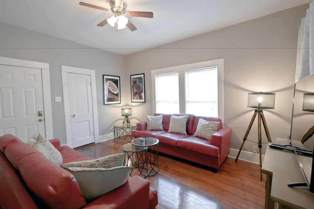 Laurel Coral-Sleeps 5-Studio