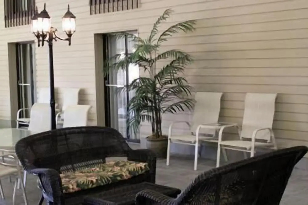 Thompsons Best Value Inn & Suites