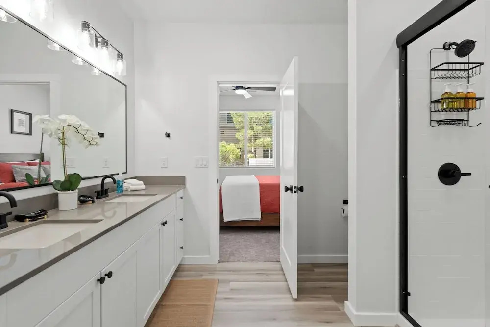 Touch of Class Stunning 5 Bdr!