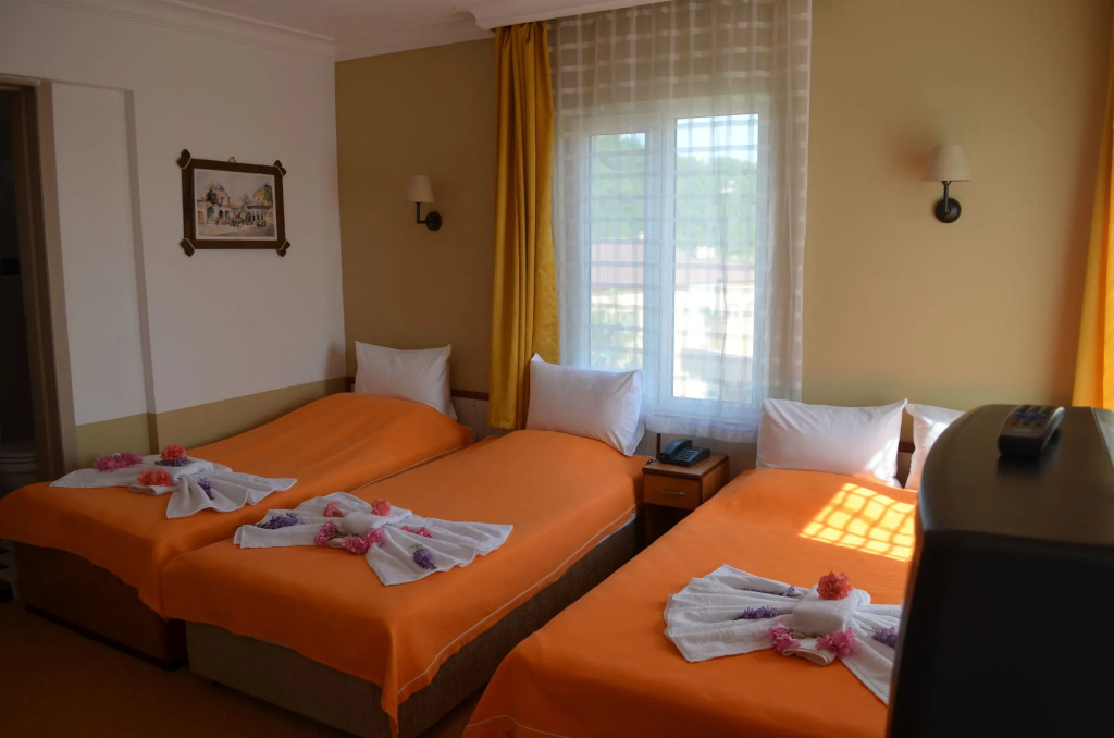 Megas Hotel