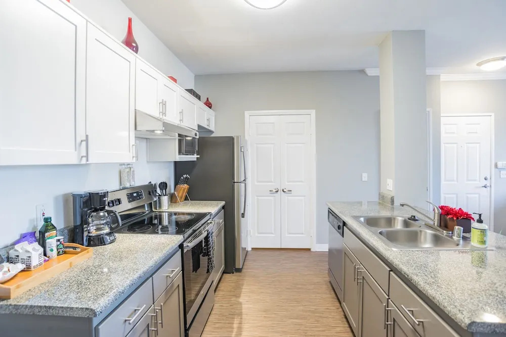 The Luxe Suites of Oceanside with Pool & Gym