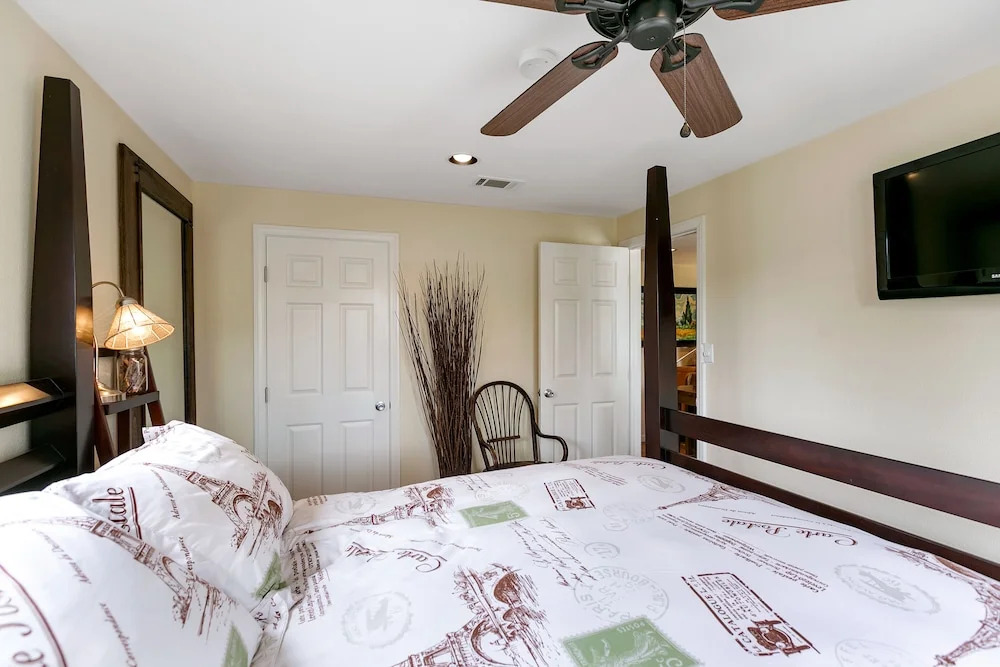 Seashore Bungalow in Carlsbad by RedAwning