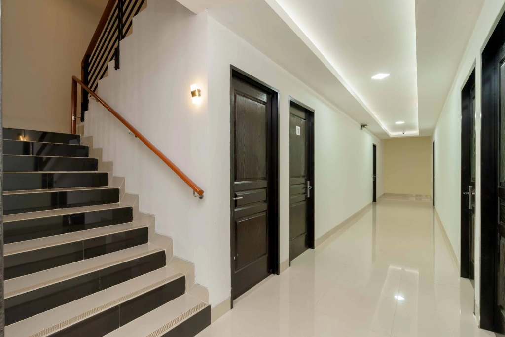 RedDoorz Plus near Eka Hospital BSD 5