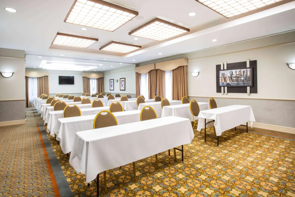 La Quinta by Wyndham Islip - MacArthur Airport