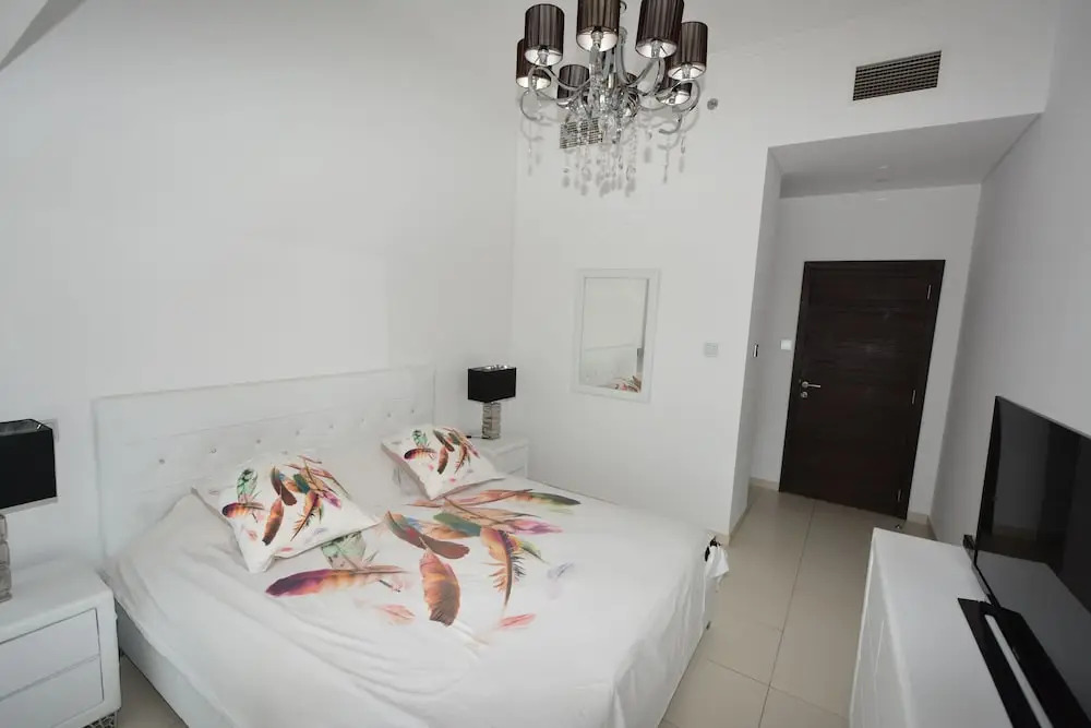 Cayan Tower by Deluxe Holiday Homes