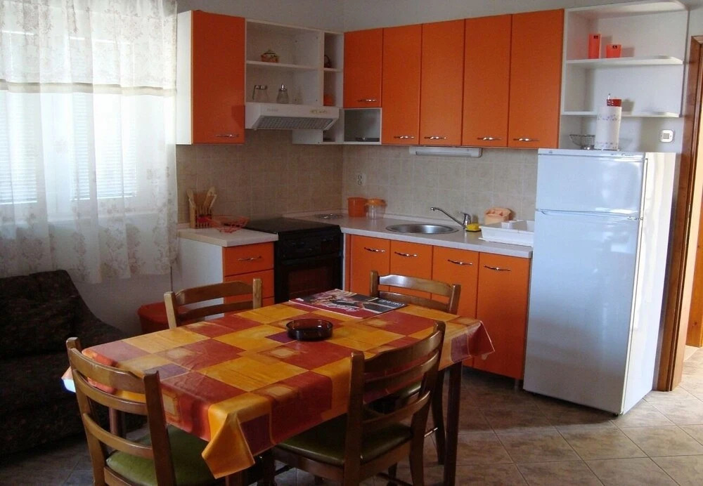 Nikša - 10 m From Beach - A1 Narancasti