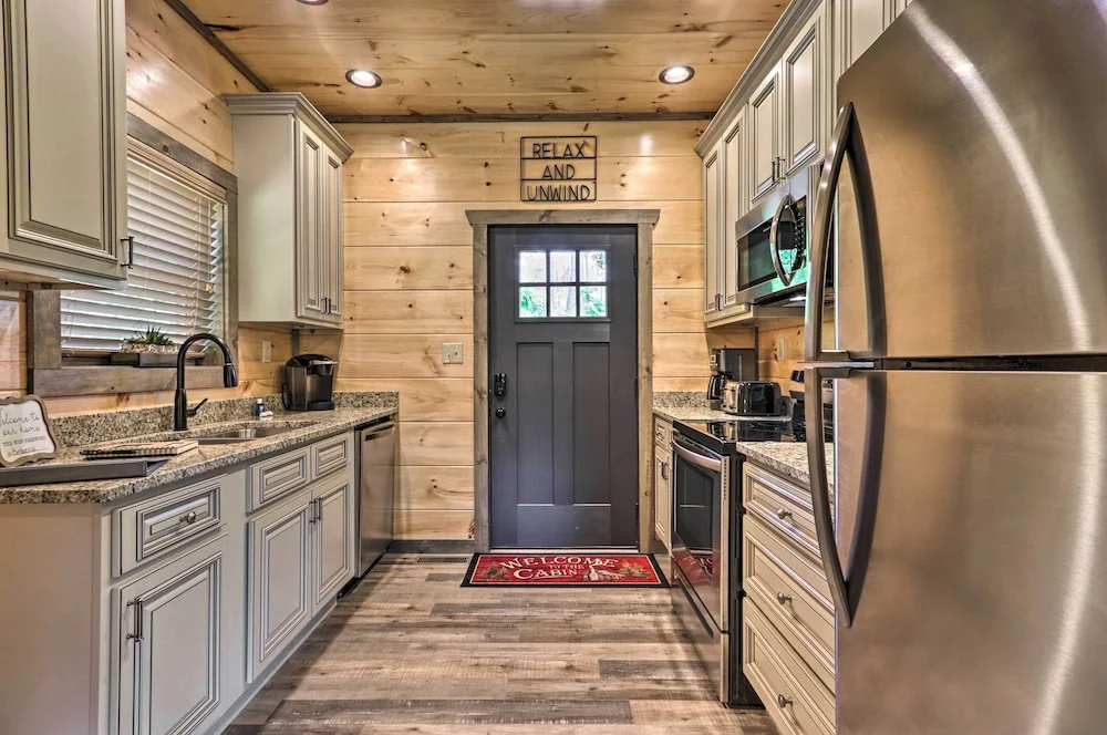 Hot Tub, Game Room, Decks: Cabin in Gatlinburg
