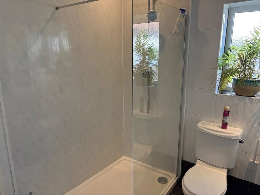 5 Bed Villa - Sleeps 10 - Pets - Garden - Parking