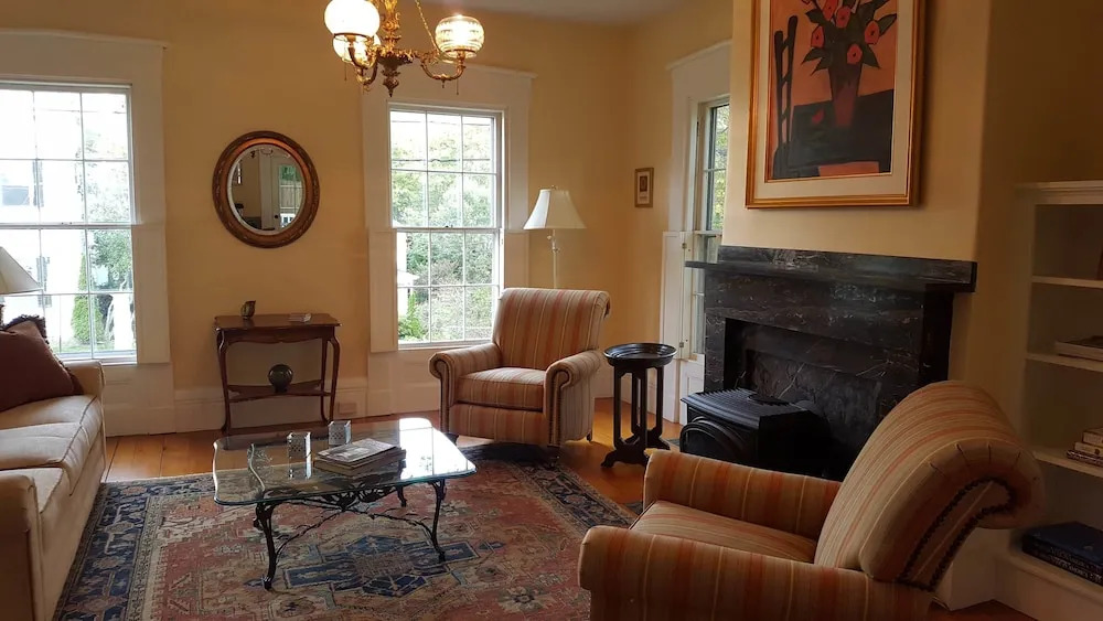 Middle Street Inn