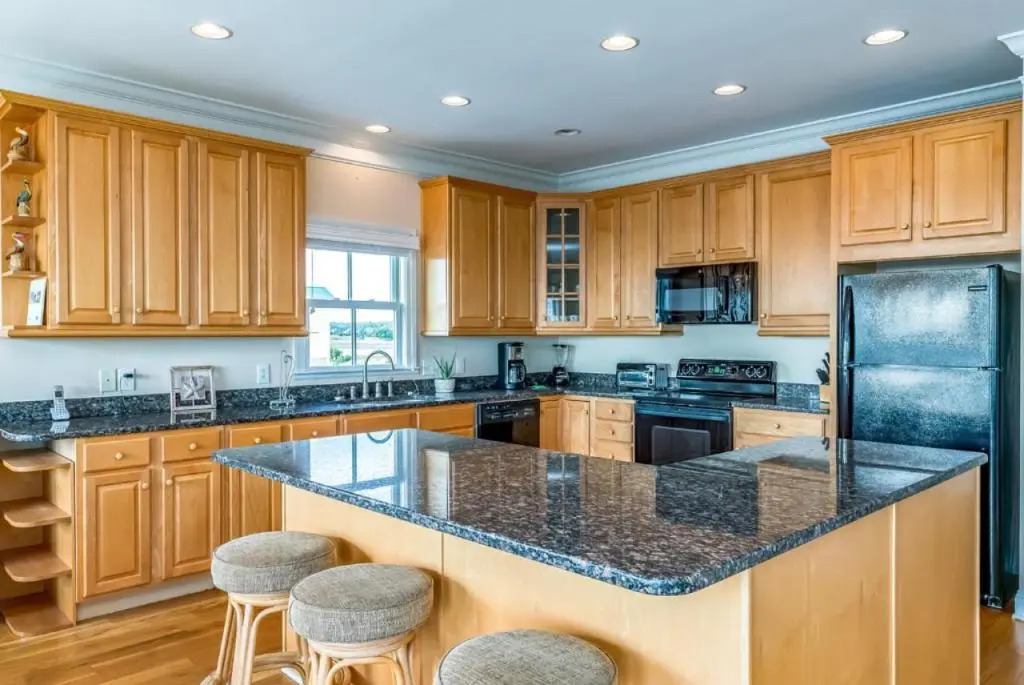 Emerald Breeze by Oak Island Accommodations