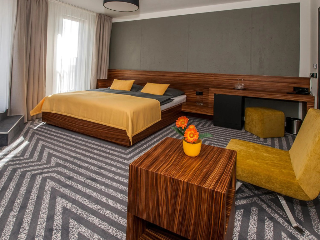 Hotel 99