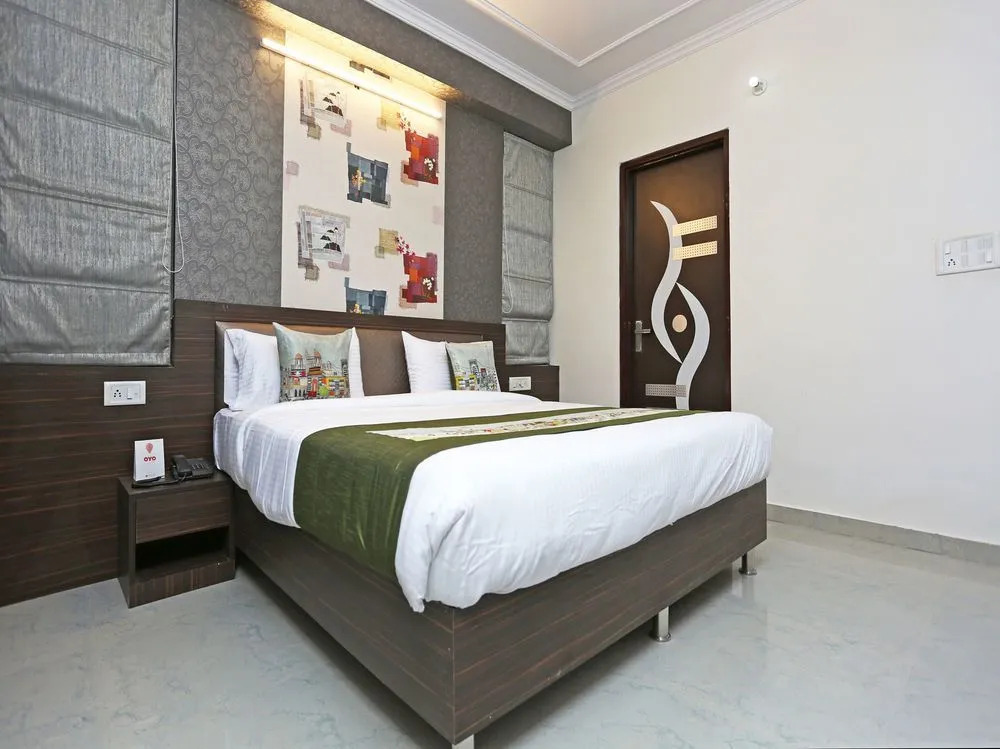 OYO 9596 Hotel Radha Nikunj Residency