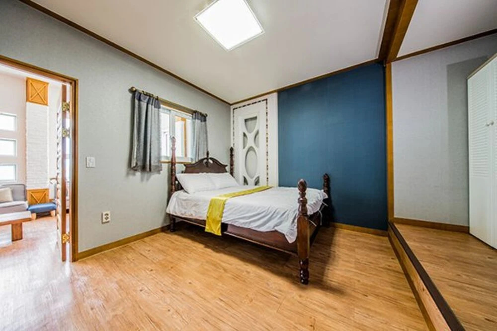 Yeosu White Village Pension