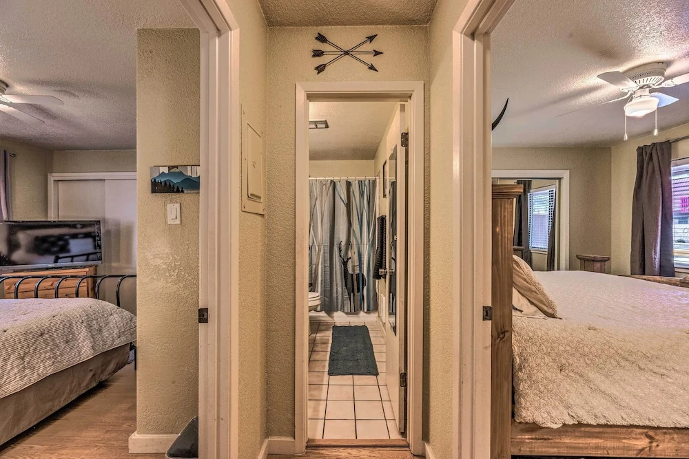 Pet-friendly Condo - 2 Mi to Ruidoso Downs!