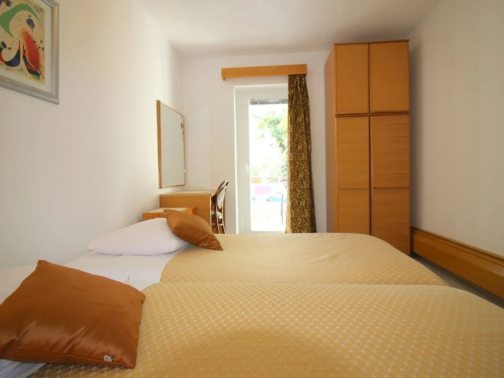 Nice Apartment in Ideal Location; Historic Porec 800 m and Beach 1 km Away