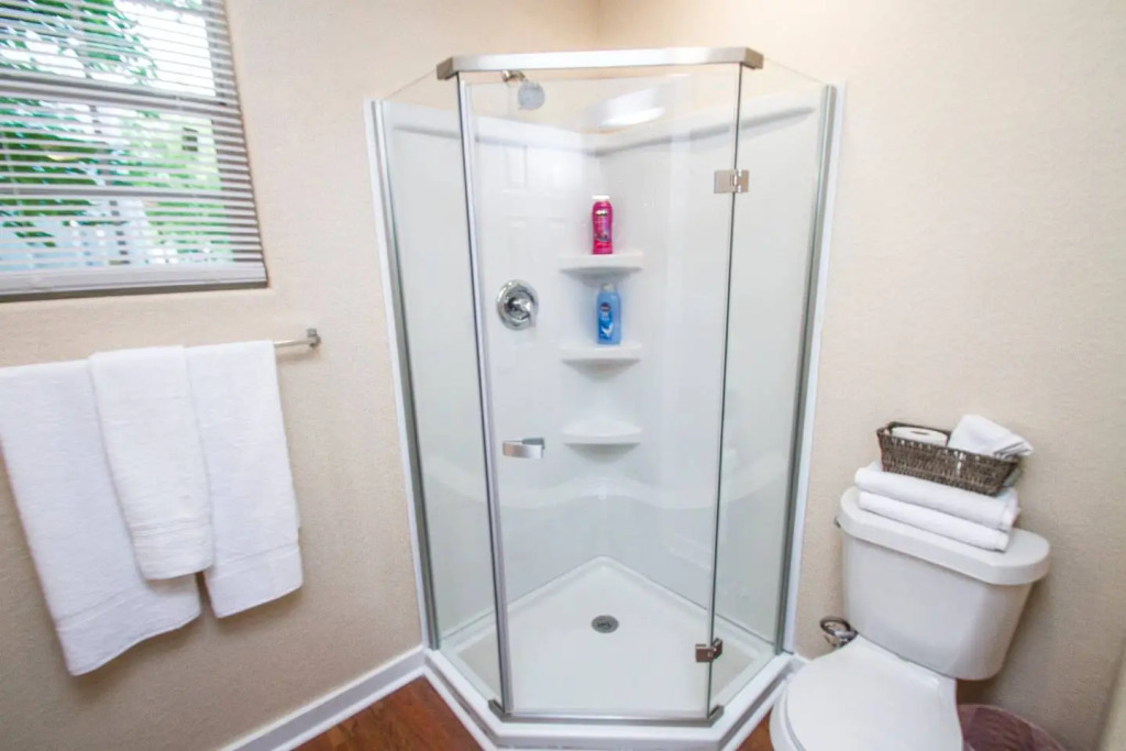 One Bedroom Apartment Near Downtown with Sleeper