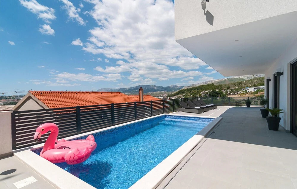 Amazing Home in Podstrana With 5 Bedrooms, Wifi and Outdoor Swimming Pool