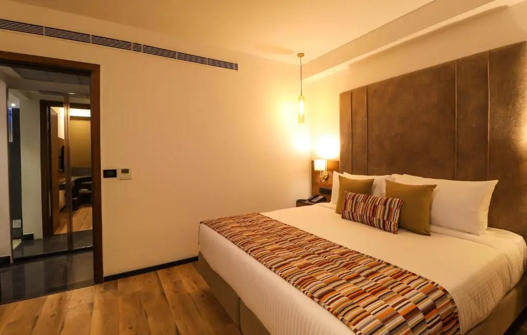 Hays AIR By Ahuja Residences - Golf Course Ext Road & Sector 51