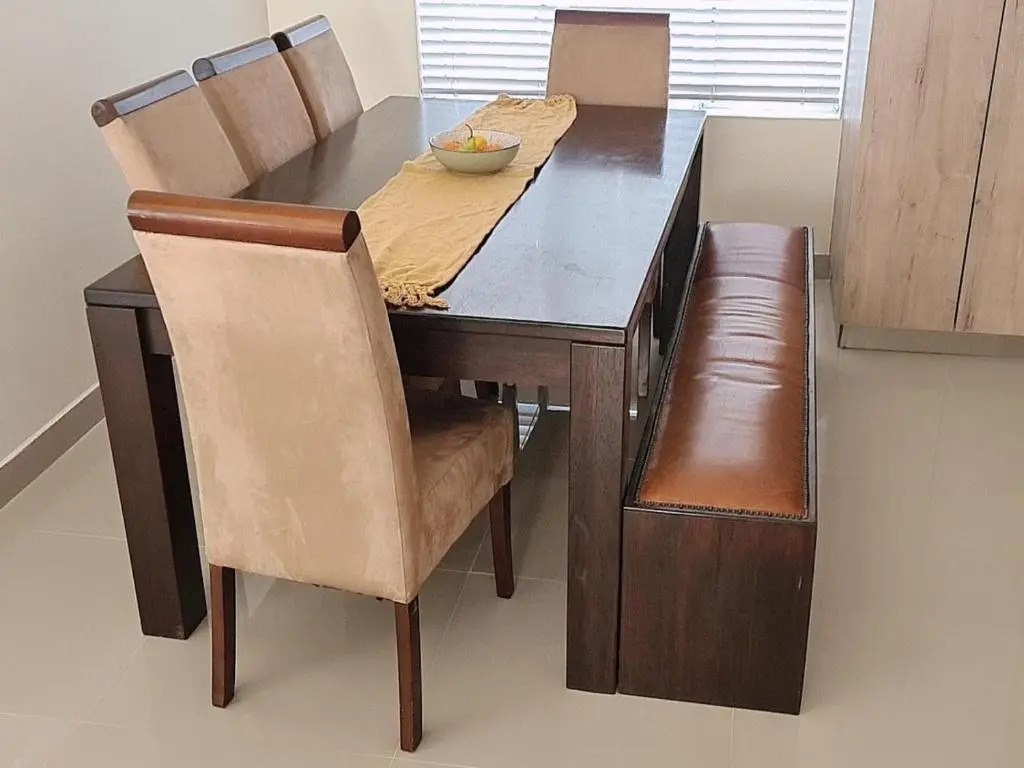 Modern Executive Unit