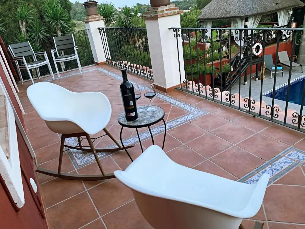 VILLA NABRISA MARBELLA, 5 BEDROOM, PRIVATE POOL, GARDEN, BBQ
