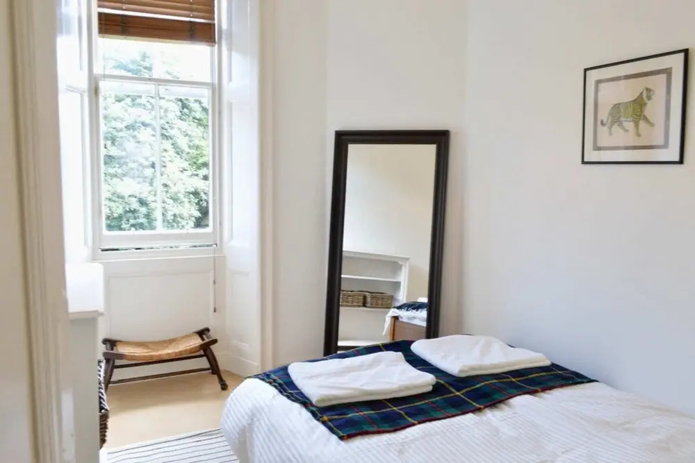 Bright 2 Bedroom Dalry Apartment