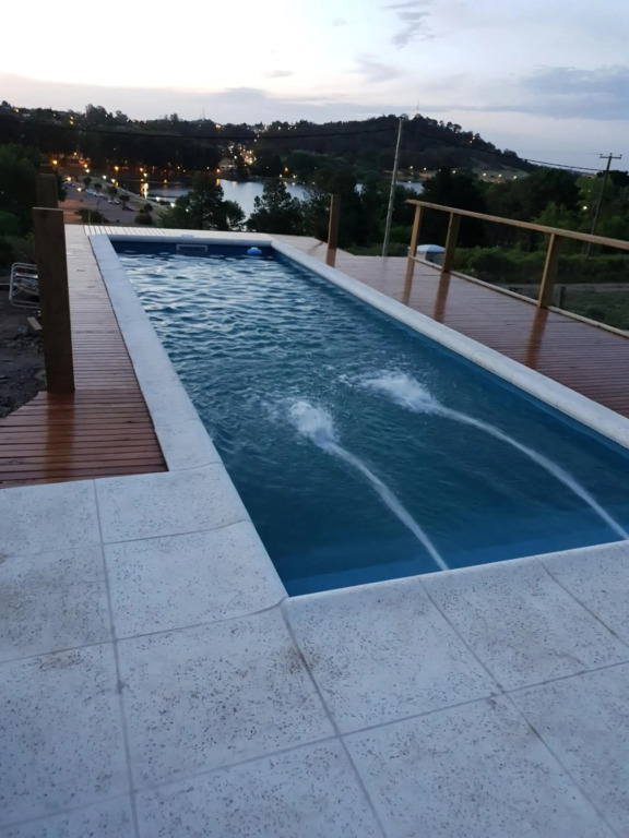 al pie de las sierras en villa del lago