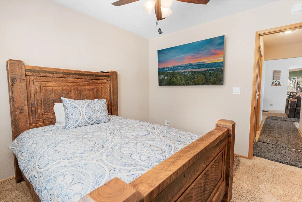 Peniche's Cabin -free Ski/snowboard Rental! -3br/2ba/foosball/wifi/smart Tvs/fenced Yard 3 Bedroom Home