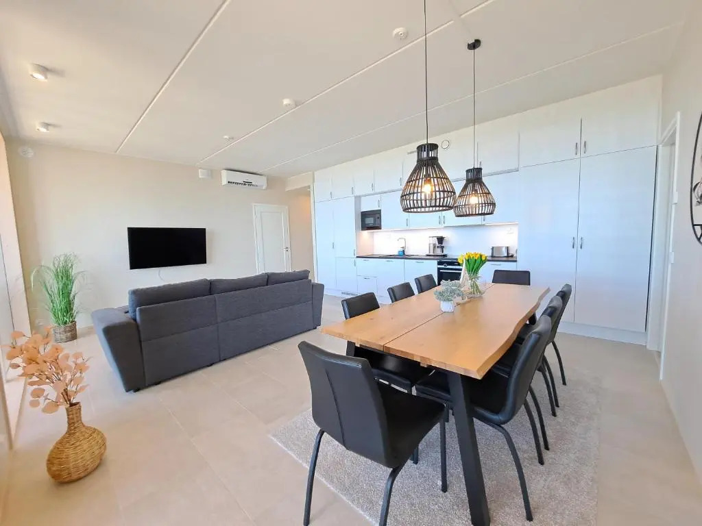 Marina Resort A8