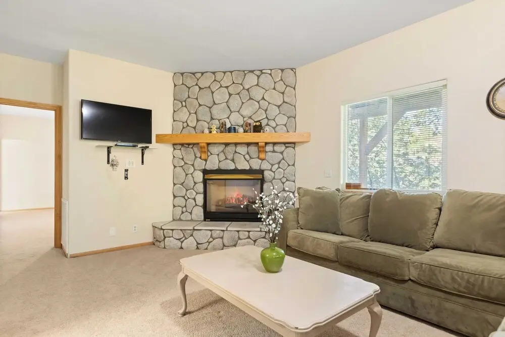 Alpine Retreat w/ Private Deck, Views, Outdoor Dining Alpen Drive by Avantstay