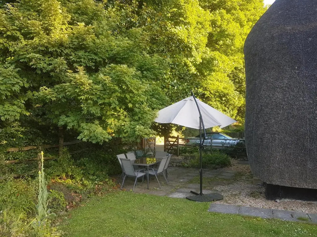 Delightful 3 bed Thatched Cottage Near Winchester