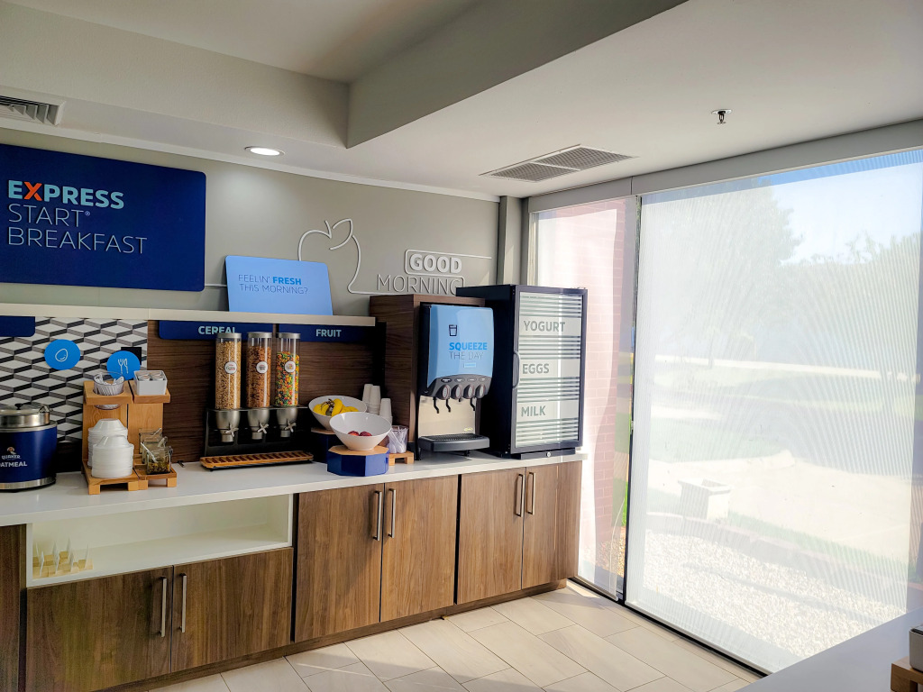 HOLIDAY INN EXPRESS AND SUITES by IHG