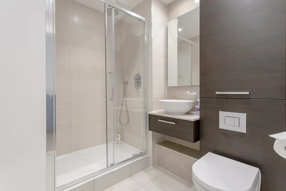 Modern 1 Bedroom Apartment With Views in Stratford