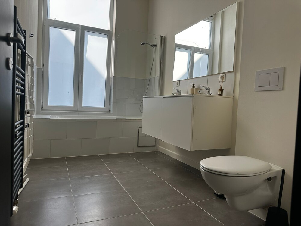 Stylish 2BR With 1LR Near to City Center