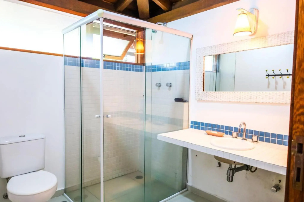 Casa em condomínio na Ilhabela a poucos metros da praia do Siriúba da Vila