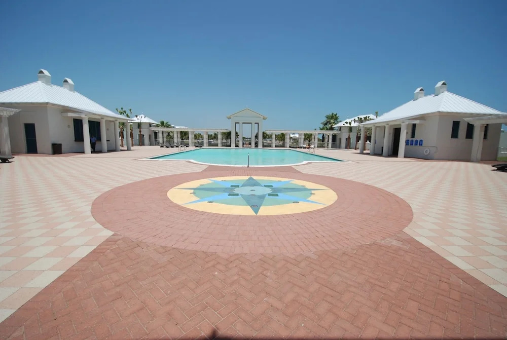 Avalon - Townhouse At The Shores 4 Bedroom Home by RedAwning