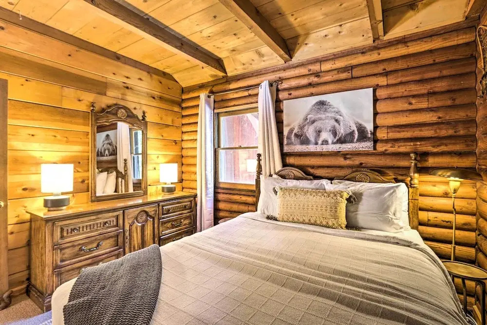 Tahoe Vista Cabin w/ Deck: 1 Mi to Kings Beach!