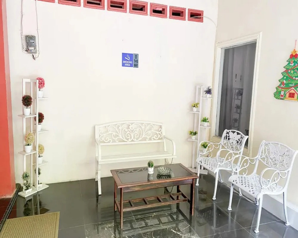 RedDoorz @ Porodisa Homestay Palu