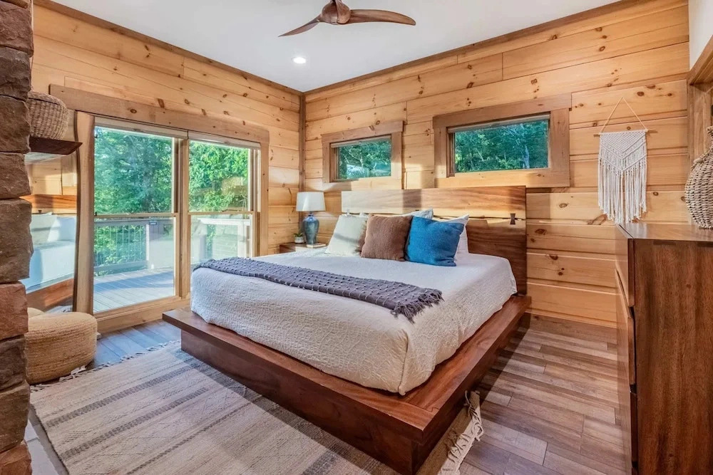 Luxury Cabin Lake View Access Theater Game Room