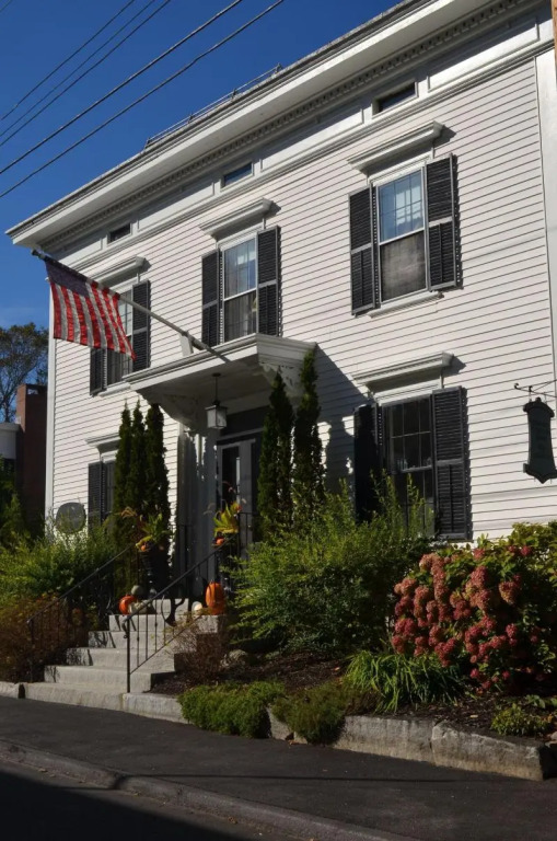 Benjamin F. Packard House Bed and Breakfast