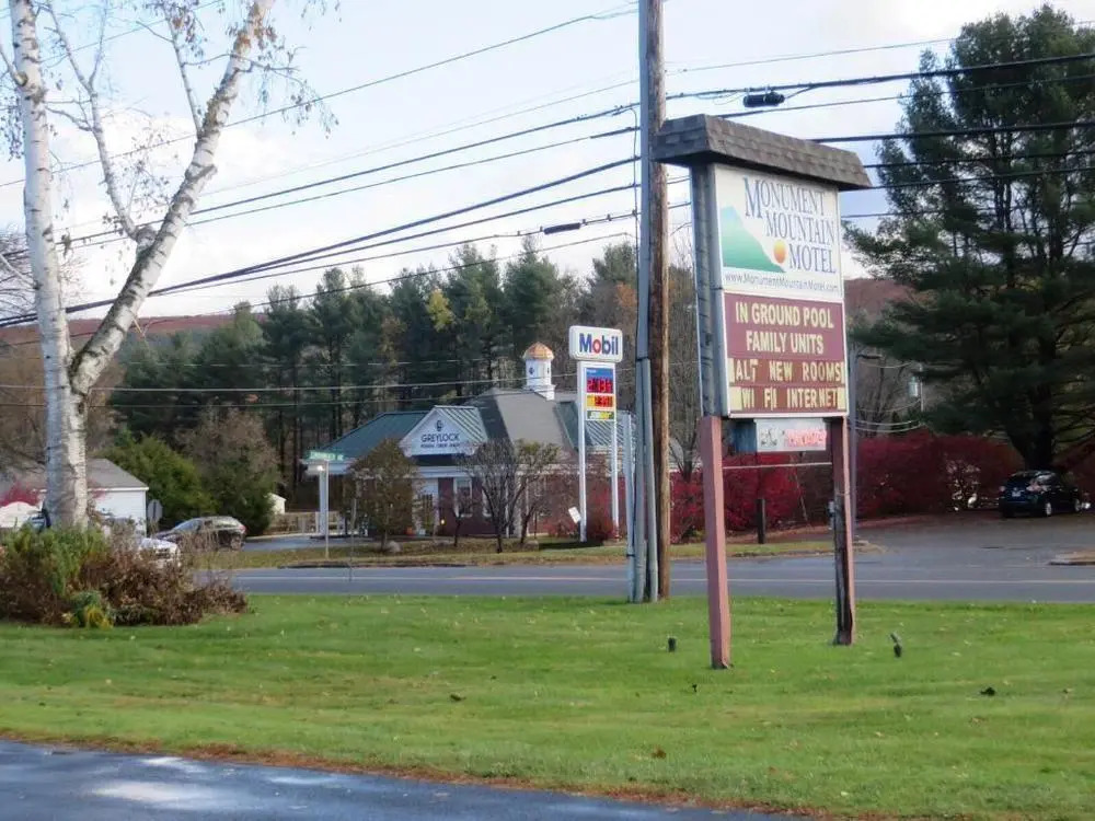 Monument Mountain Motel
