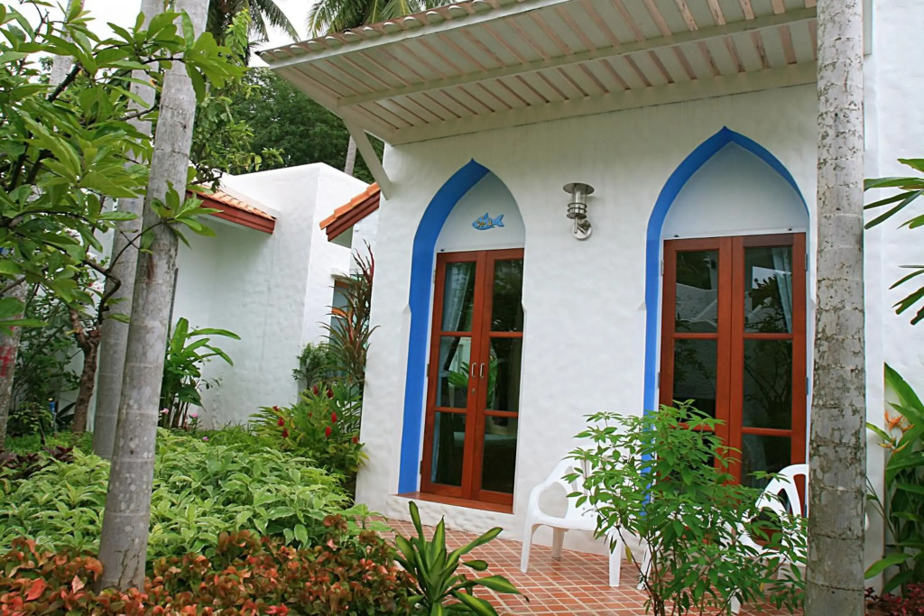 Baan Montra Beach Resort