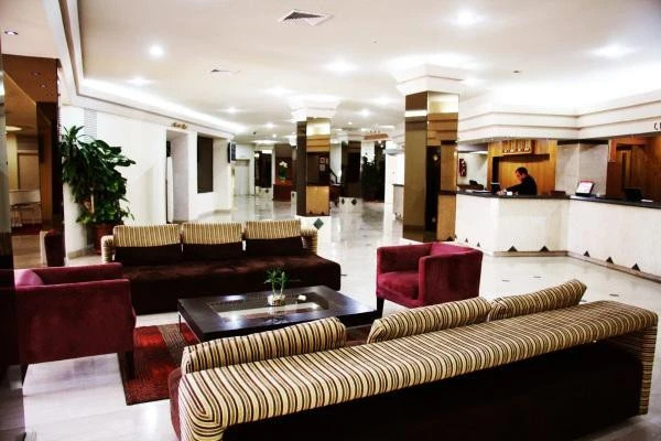 Tibisay Hotel del Lago