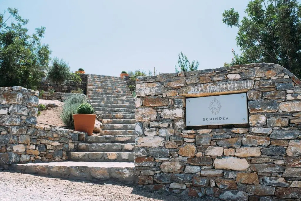 Schinoza luxury suites