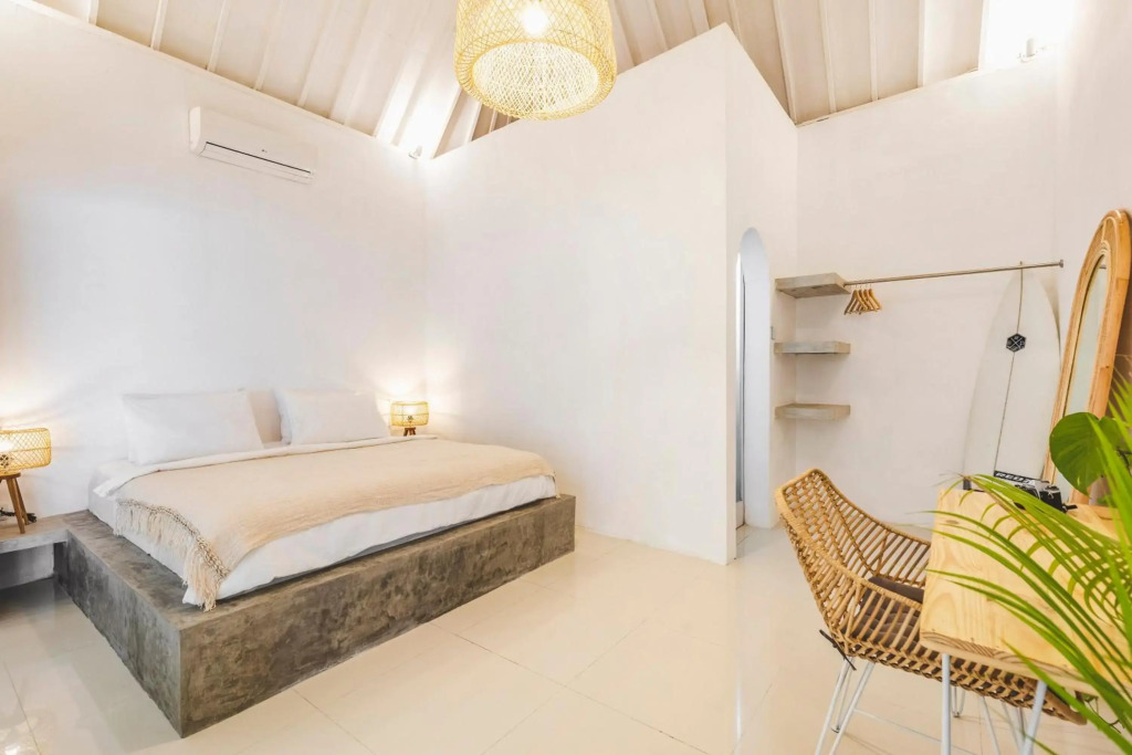 Villa Santorini - Boho-Chic 3-Bedroom Villa in the Heart of Berawa!