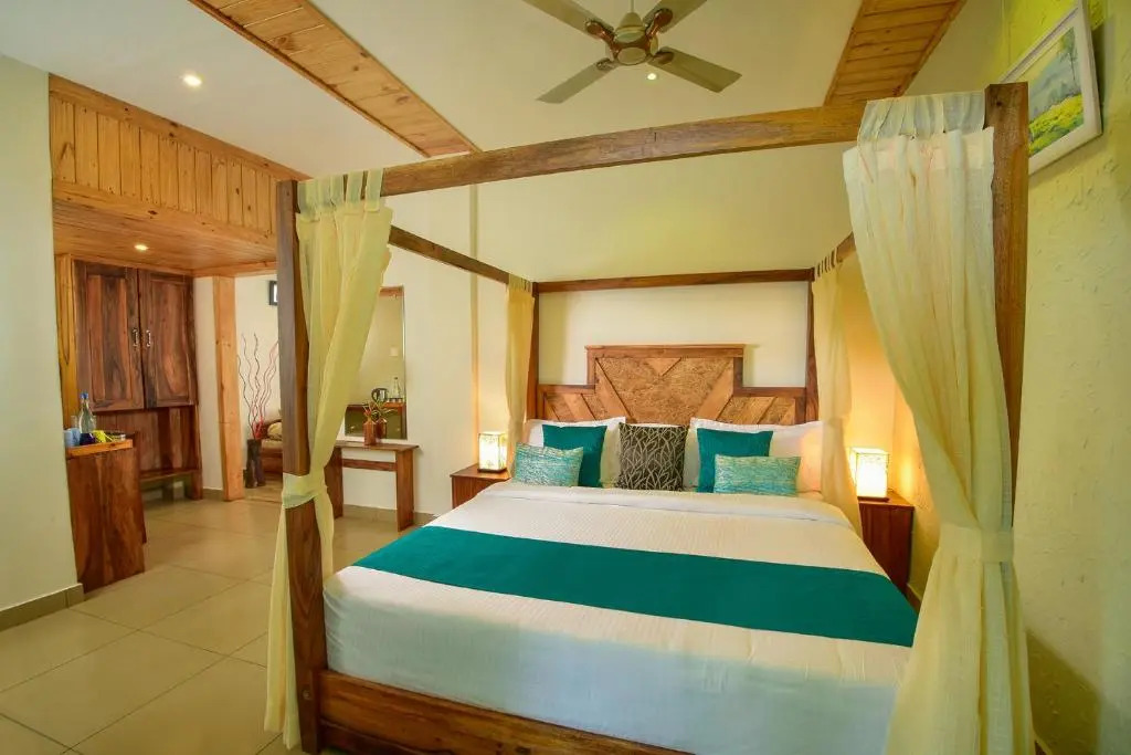 Mistletoe Munnar Homestay & Cafe