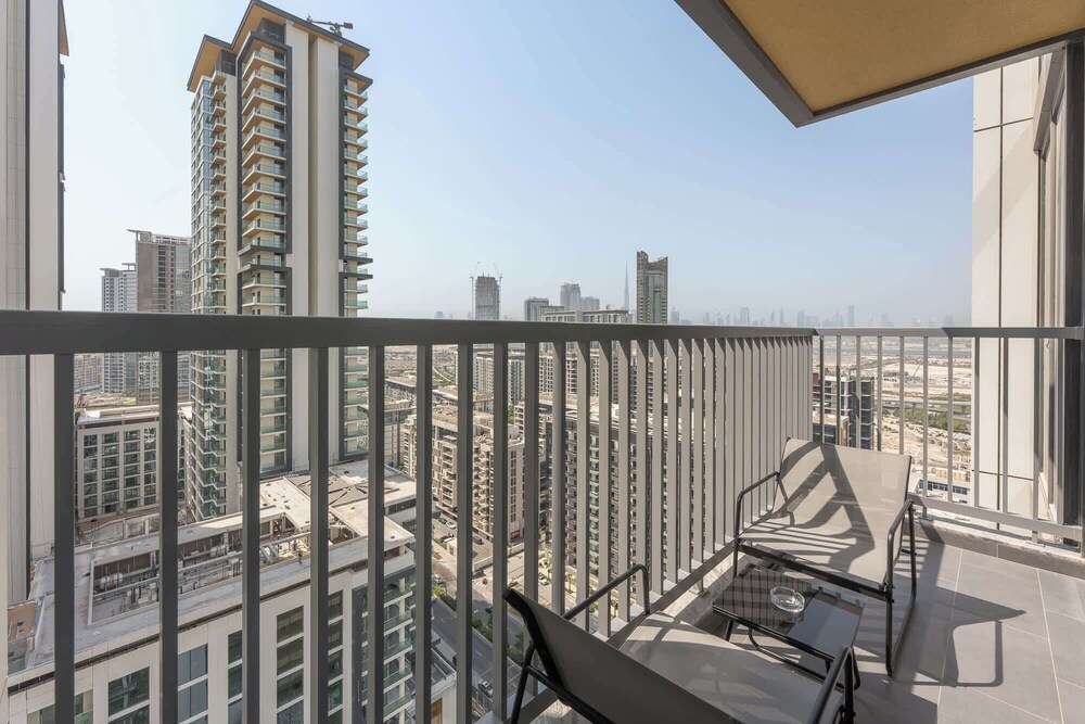 Meydan Apartment Sleeps 5 in a Great Location