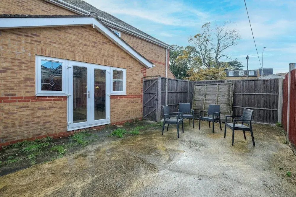 Isher 3 Bedroom 2 Bath Hse with Parking